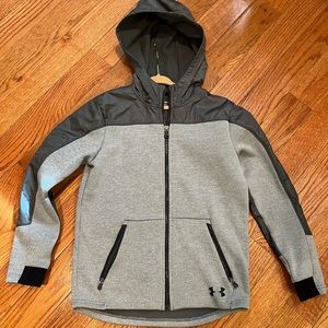 Under Armour Youth Medium sweatshirt zip up w hood